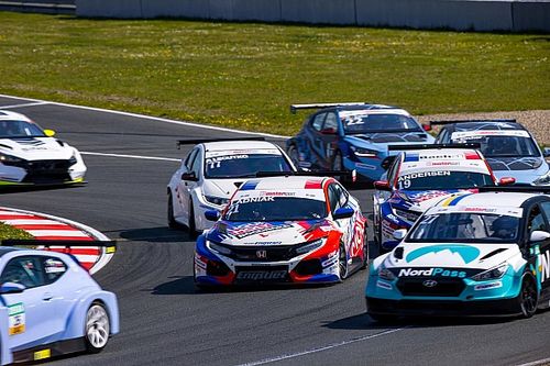 Przyzwoity weekend Ładniaka