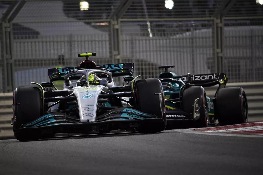 Lewis Hamilton, Mercedes W13, Lance Stroll, Aston Martin AMR22