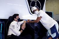 Mercedes wanted “no distractions” from Hamilton’s contract amid F1 title fight