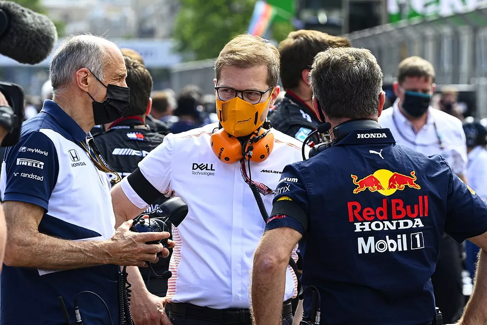 Franz Tost, Team Principal, AlphaTauri, Andreas Seidl, Team Principal, McLaren, and Christian Horner, Team Principal, Red Bull Racing, on the grid