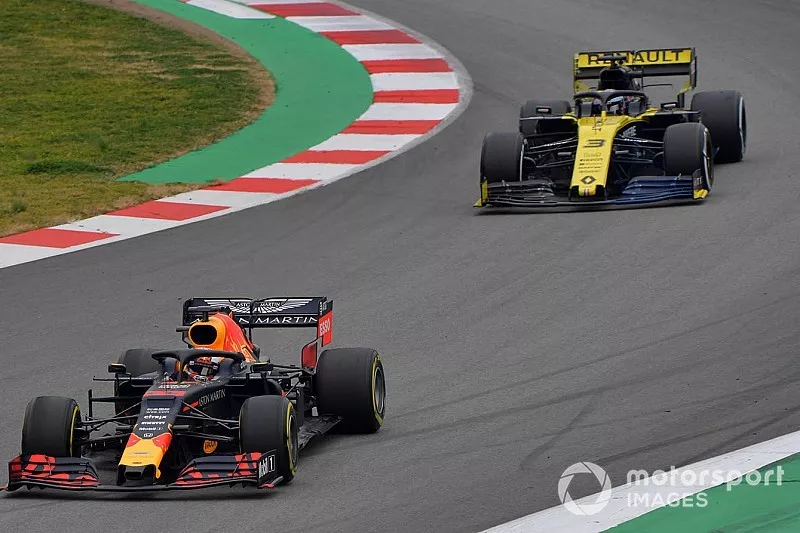 Max Verstappen, Red Bull Racing RB15 en Daniel Ricciardo, Renault F1 Team R.S. 19