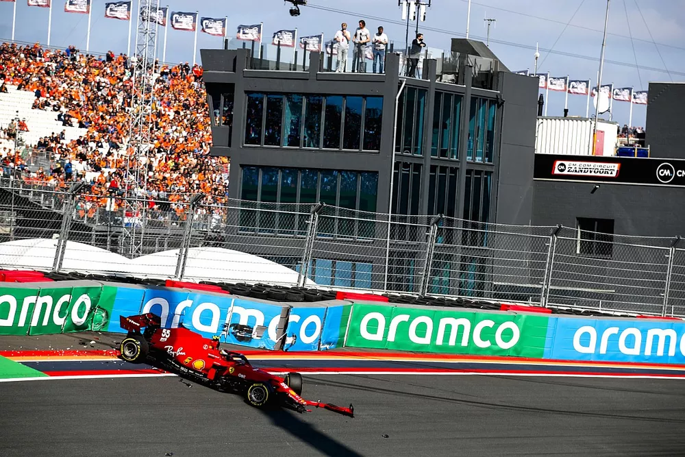 Choque de Carlos Sainz Jr., Ferrari SF21