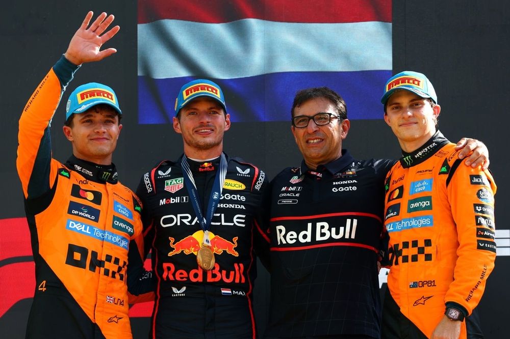Lando Norris, McLaren, Oscar Piastri, McLaren, Max Verstappen, Red Bull Racing