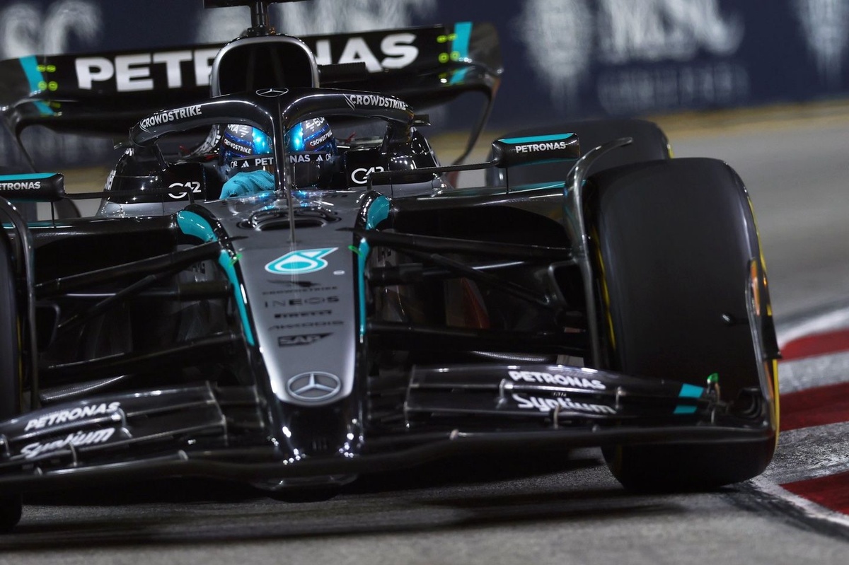 LIVE: F1 Singapore GP updates – George Russell leads as Lando Norris closes on Max Verstappen | Live text