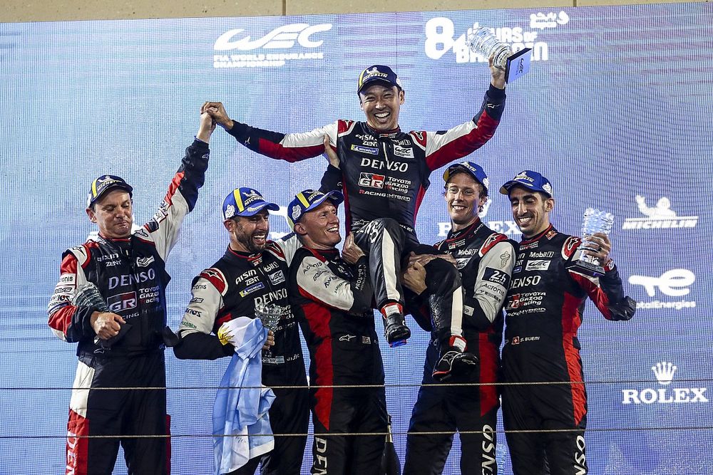 Podio: #8 Toyota Gazoo Racing Toyota GR010 - Hybrid: Sébastien Buemi, Kazuki Nakajima, Brendon Hartley, #7 Toyota Gazoo Racing Toyota GR010 - Hybrid: Mike Conway, Kamui Kobayashi, José María López.