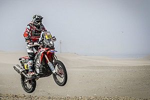 Kevin Benavides hace historia al colocarse líder