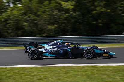 Formel 2 Budapest: Alexander Albon siegt im Sprintrennen