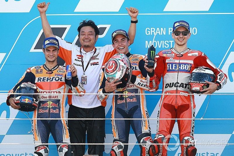 Ganador, Marc M&aacute;rquez, Repsol Honda Team, segundo, Dani Pedrosa, Repsol Honda Team, tercero, Jorge L
