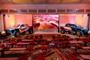 Toyota y Repsol muestran sus armas para ir a por la gloria en el Dakar