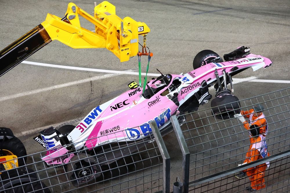 Esteban Ocon, Force India F1 Team VJM11 removed from the track
