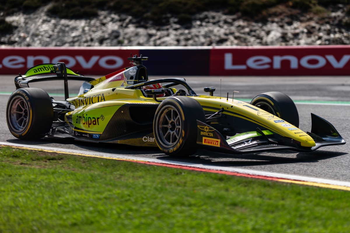 F2: Câmara celebra pole em Spa após driblar chuva e bandeira vermelha