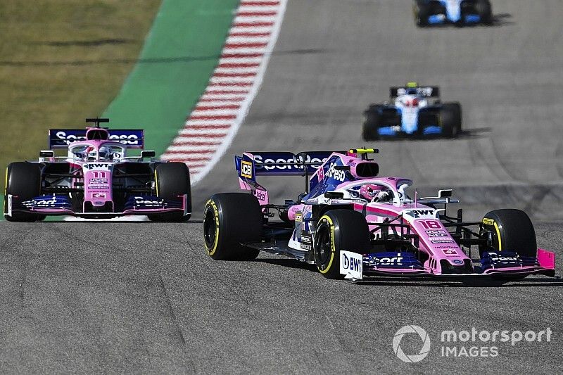 Lance Stroll, Racing Point RP19, lidera Sergio Pérez, Racing Point RP19, y Robert Kubica, Williams FW42