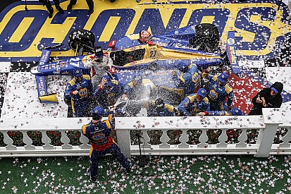 IndyCar Pocono: Balapan sempat terhenti, Rossi finis terdepan