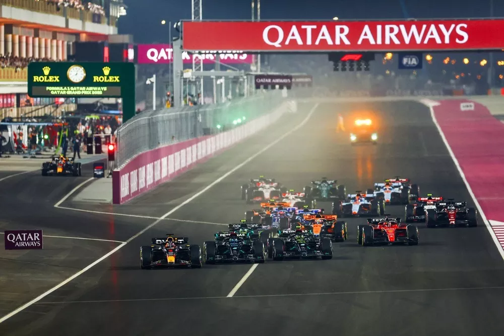 Max Verstappen, Red Bull Racing, en t&ecirc;te au d&eacute;part