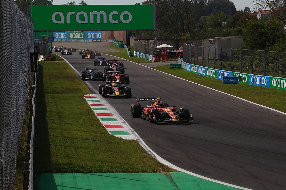 Acción de salida, Carlos Sainz, Ferrari SF-23 lidera