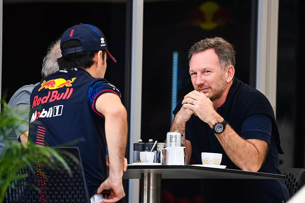 Sergio P&eacute;rez, Red Bull Racing, con Christian Horner, Director de Red Bull Racing