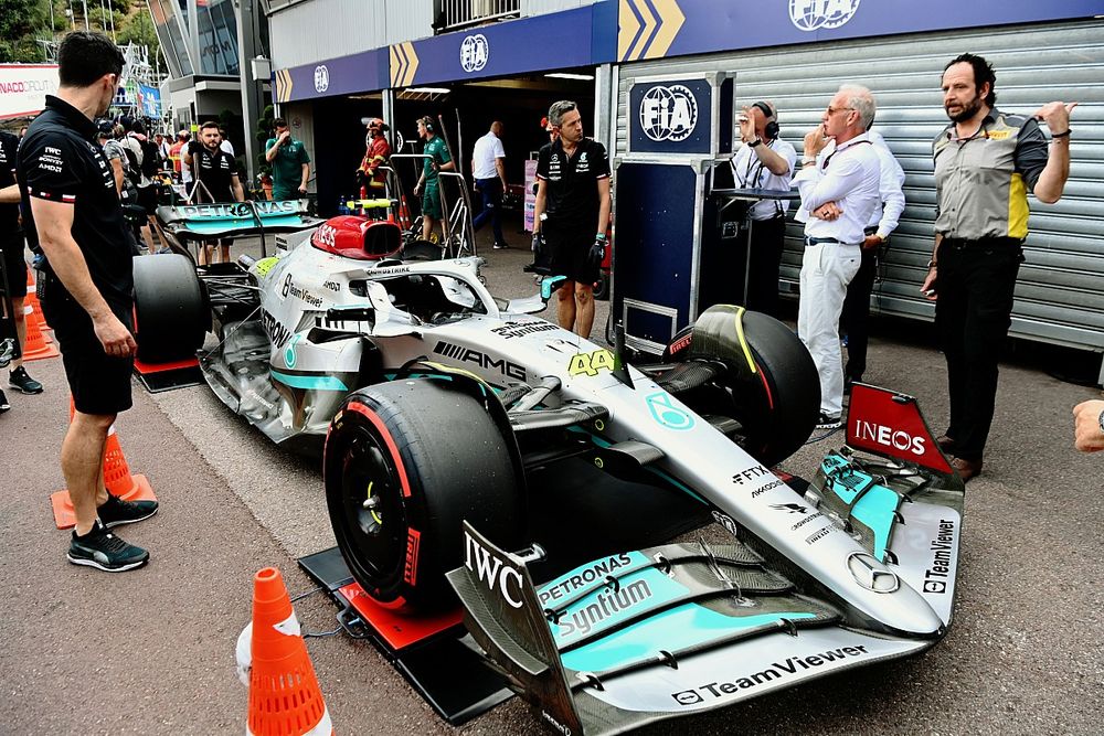 The car of Lewis Hamilton, Mercedes W13, is weighed after Qualifying