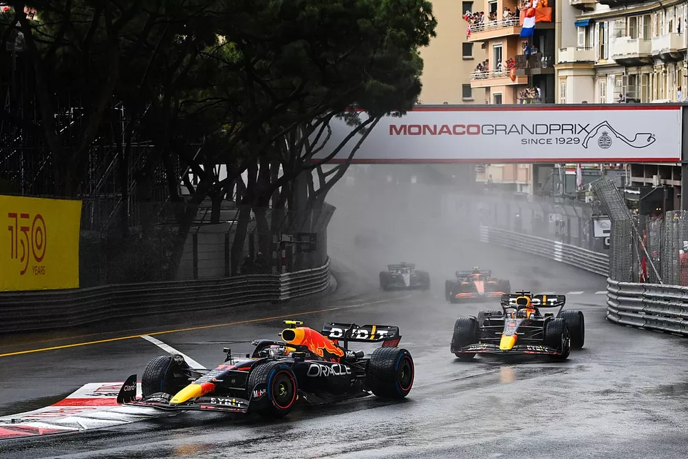 Sergio Perez, Red Bull Racing RB18, Max Verstappen, Red Bull Racing RB18