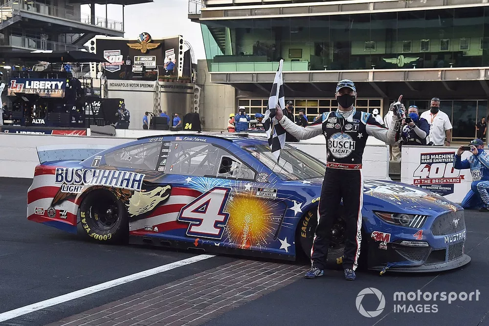 1. Kevin Harvick, Stewart-Haas Racing, Ford Mustang Busch Light Patriotic