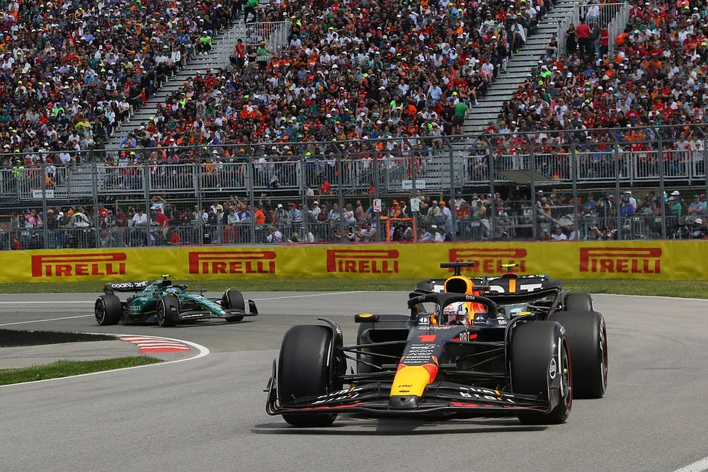 Max Verstappen, Red Bull Racing RB19, Fernando Alonso, Aston Martin AMR23