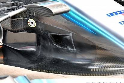 Extra lyukakat vájtak a Mercedes W09 orrába Montrealban