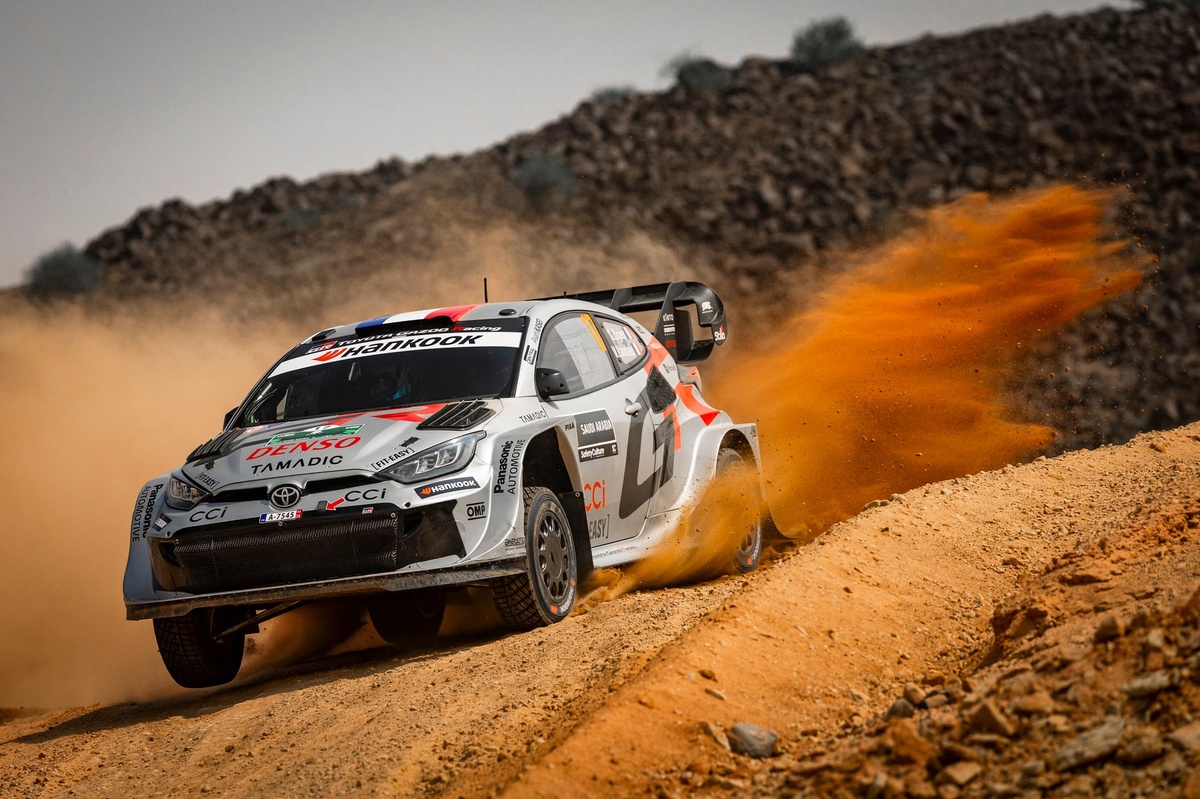 Ogier distance Evans, Fourmaux nouveau leader