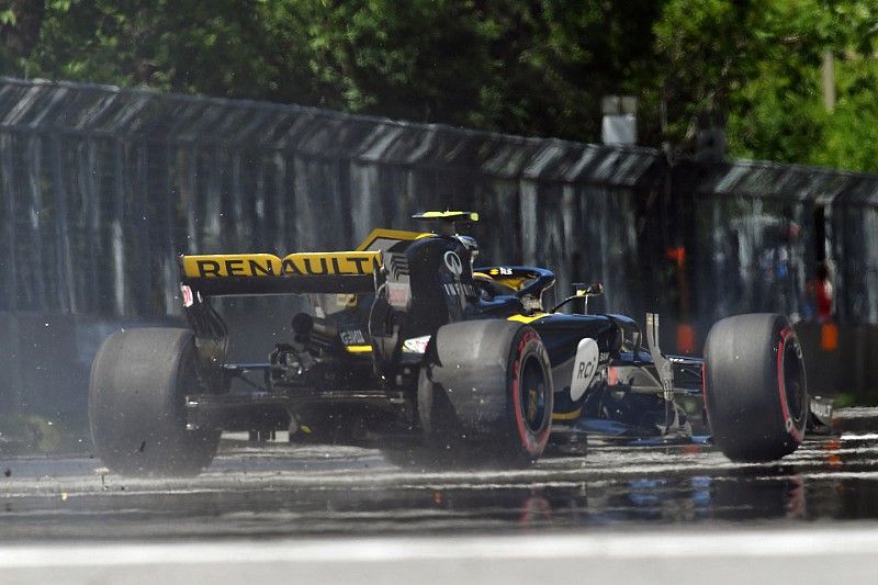 Carlos Sainz Jr., Renault Sport F1 Team R.S. 18, golpea el muro en los libres 2 de Canad&aacute;