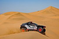 Carlos Sainz: "No hay m&aacute;s vueltas que darle, toca ir d&iacute;a a d&iacute;a"