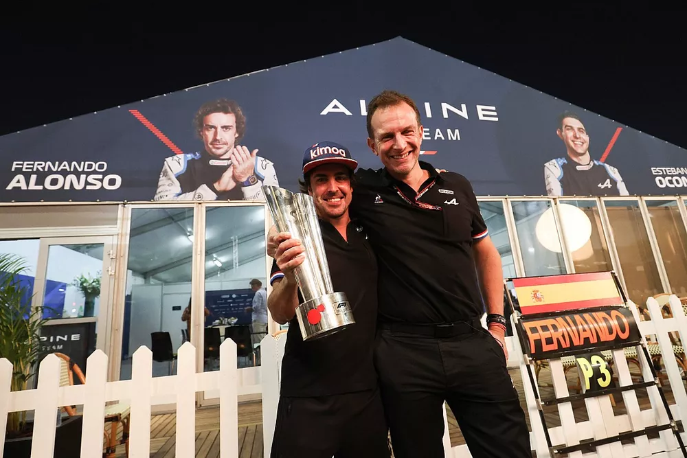 Le troisi&egrave;me Fernando Alonso, Alpine f&ecirc;te avec Laurent Rossi, PDG, Alpine