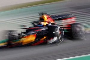 Albon nemcsak a Ferrarival és a Mercedesszel akar küzdeni, Verstappennel is