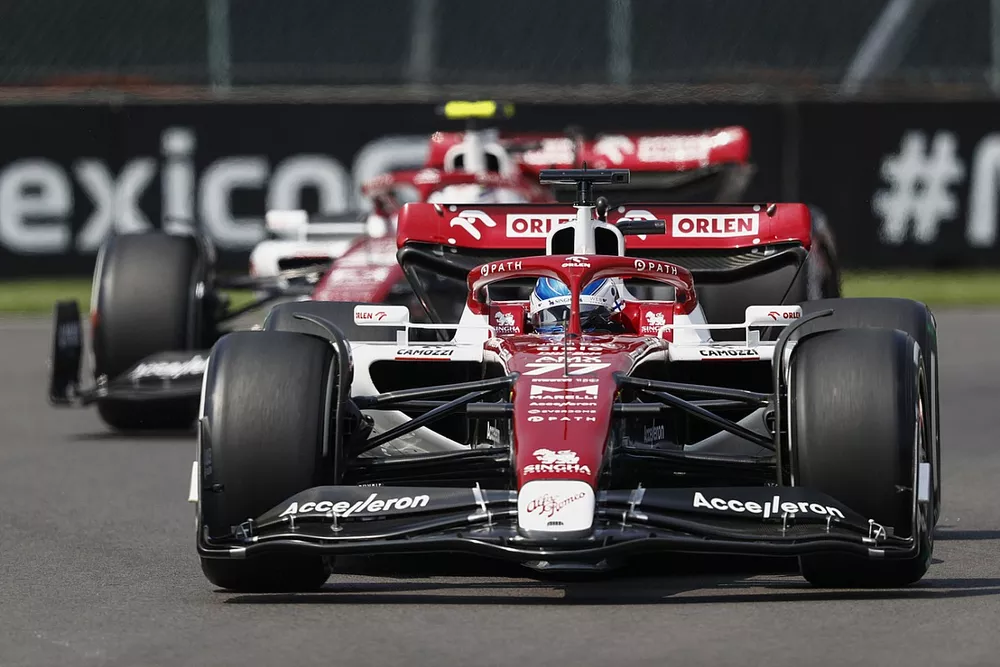 Valtteri Bottas, Alfa Romeo C42, Zhou Guanyu, Alfa Romeo C42