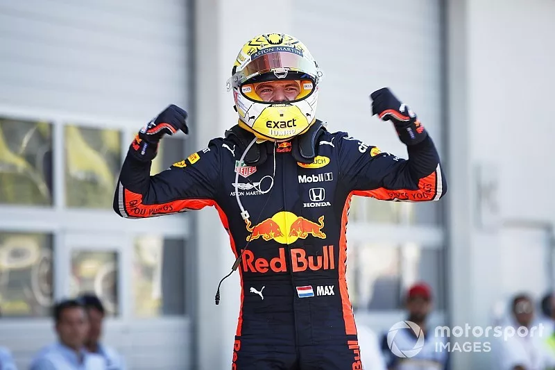 Max Verstappen, Red Bull Racing, 1&ordf; posici&oacute;n, celebra su victoria en el Parc Ferme