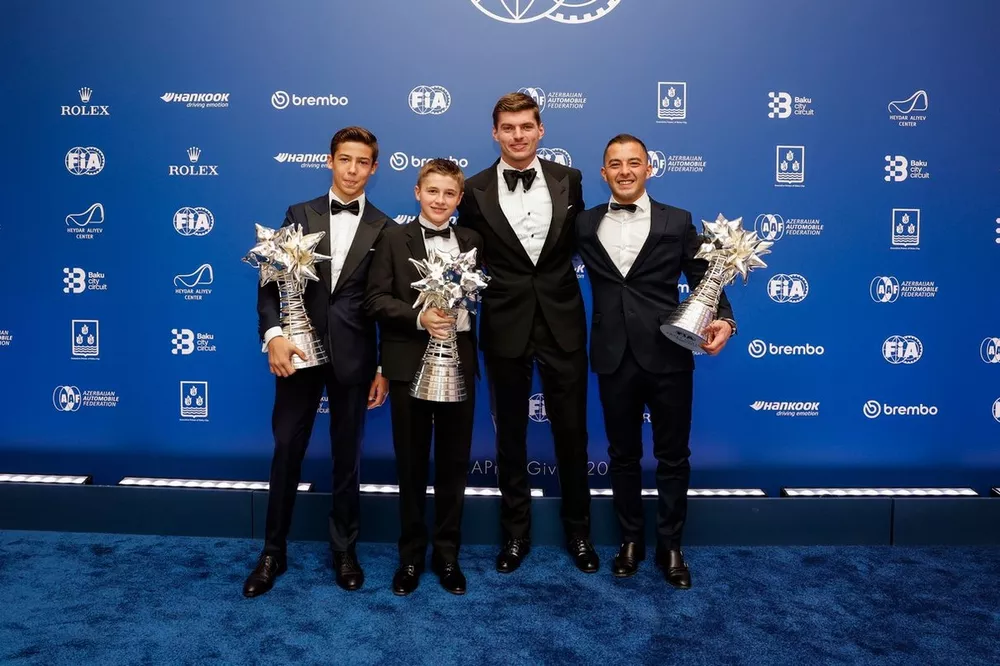 Dries Van Langendonk, Mondokart.com FIA Kartin Wereldkampioenschap - Junior Kampioen met Kirill Kutskov, Mondokart.com FIA Kartin Wereldkampioenschap - OK Kampioen en Paolo Ippolito, Mondokart.com FIA Kartin Wereldkampioenschap - KC Kampioen uitgereikt door Max Verstappen, FIA Formule 1 Wereldkampioenschap - Kampioen