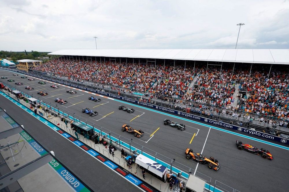 Lando Norris, McLaren, Max Verstappen, Red Bull Racing