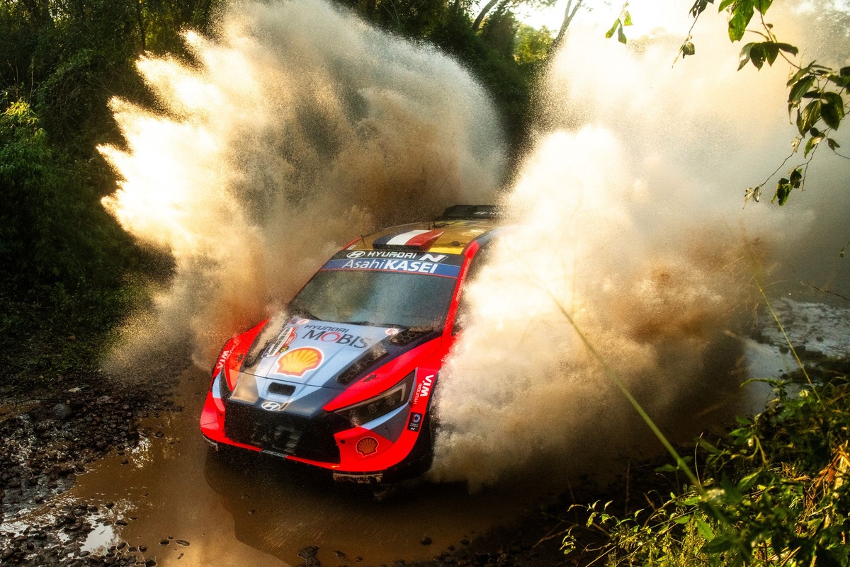 Hyundai décide de faire abandonner Adrien Fourmaux au Paraguay