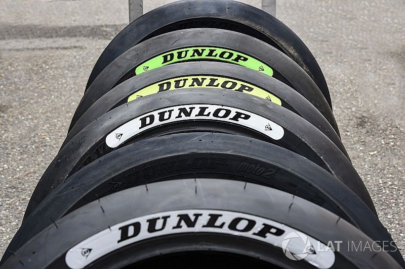 Gama de etiqueta de Dunlop, m&aacute;s dif&iacute;cil en el frente que hacia m&aacute;s suave en la parte trasera