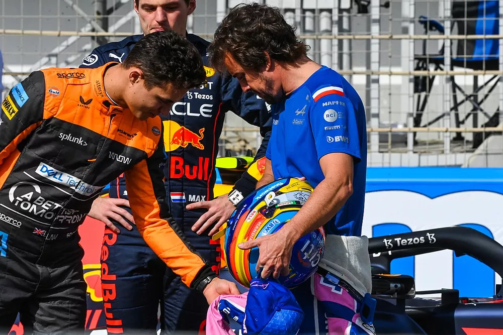 Lando Norris, McLaren, Max Verstappen, Red Bull Racing, Fernando Alonso, Alpine F1 Team, discuss overalls