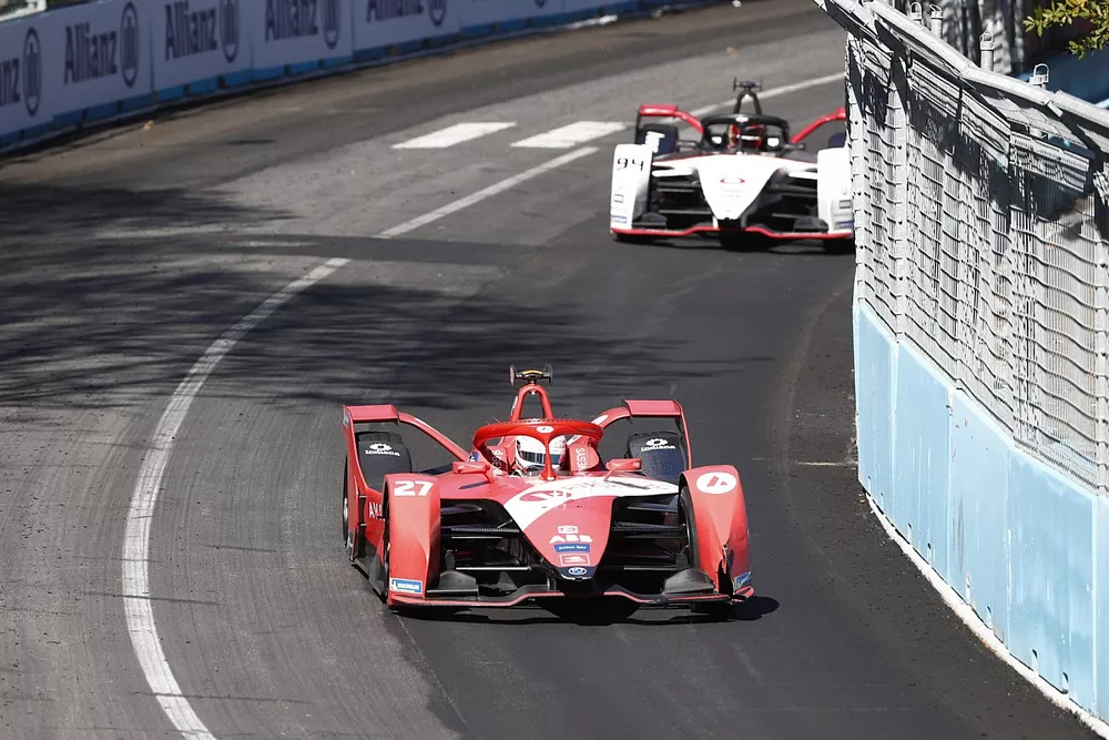 Jake Dennis, Andretti Motorsport, BMW iFE.21 Pascal Wehrlein, Porsche, Porsche 99X Electric
