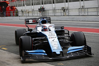 Williams admite que el retraso con su coche es "vergonzoso"