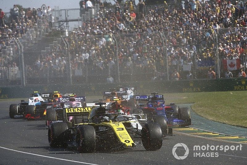 Daniel Ricciardo, Renault F1 Team R.S.19, rompe su aler&oacute;n al inicio