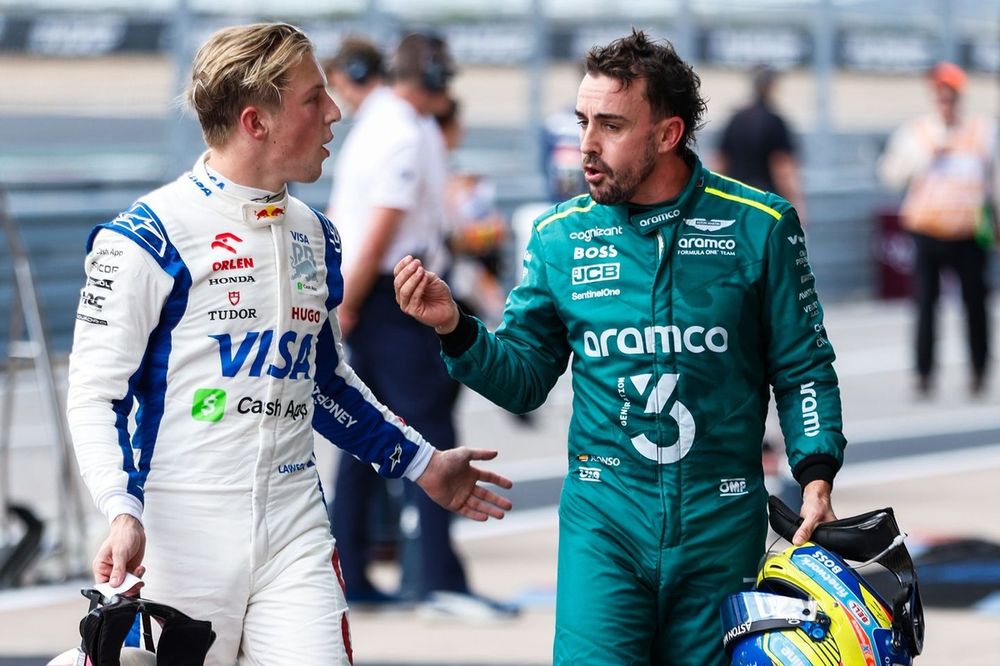 Liam Lawson, Visa Cash App RB F1 Team, and Fernando Alonso, Aston Martin F1 Team