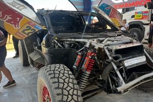 V&iacute;deo: as&iacute; lleg&oacute; el coche de Sainz tras su accidente del Dakar 2025