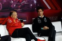 La llamada más difícil de Vasseur: así le contó a su amigo Wolff el fichaje de Hamilton