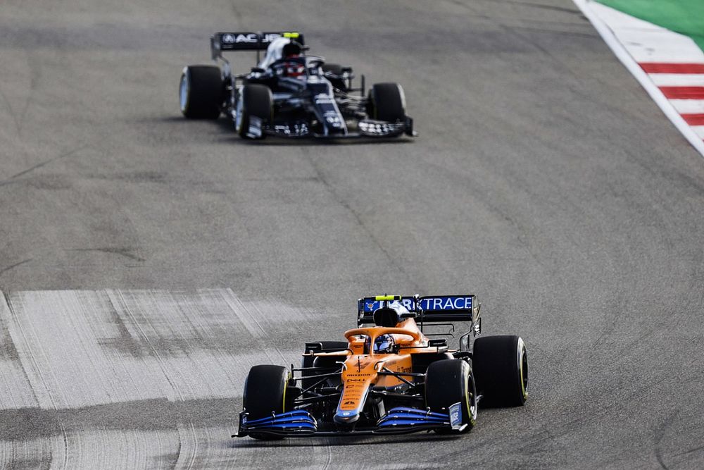 Lando Norris, McLaren MCL35M, Pierre Gasly, AlphaTauri AT02
