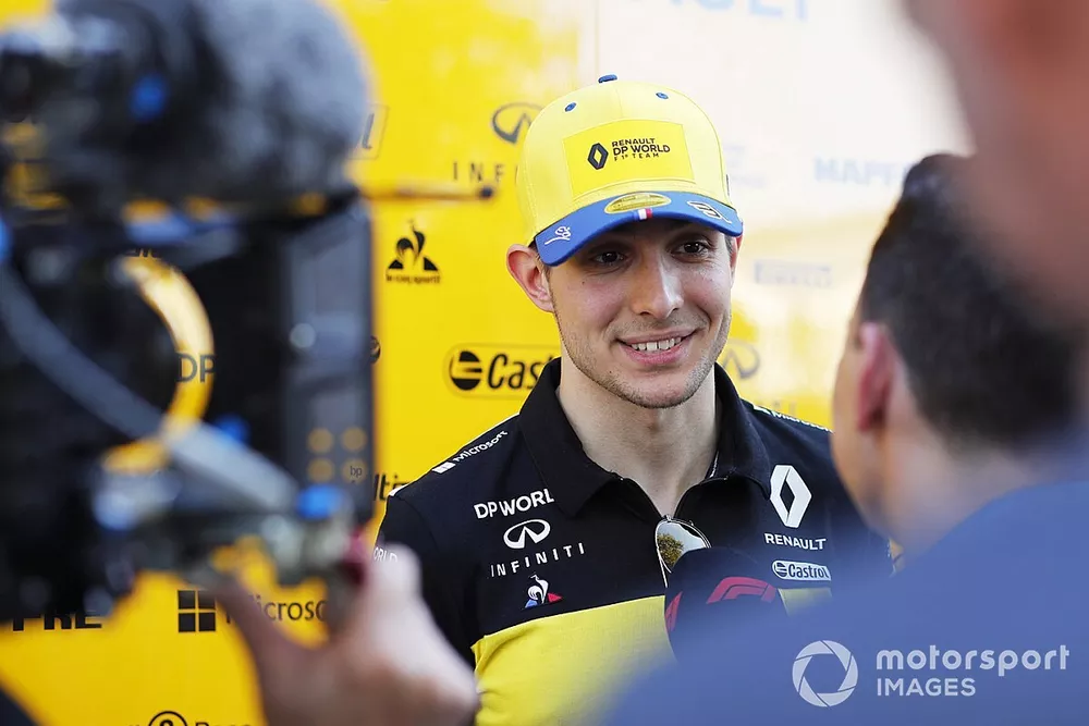 Esteban Ocon, Renault F1 Team with medias