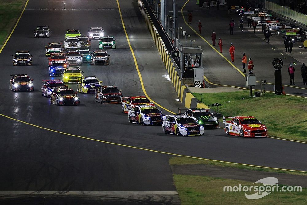 Scott McLaughlin, DJR Team Penske leads at the start
