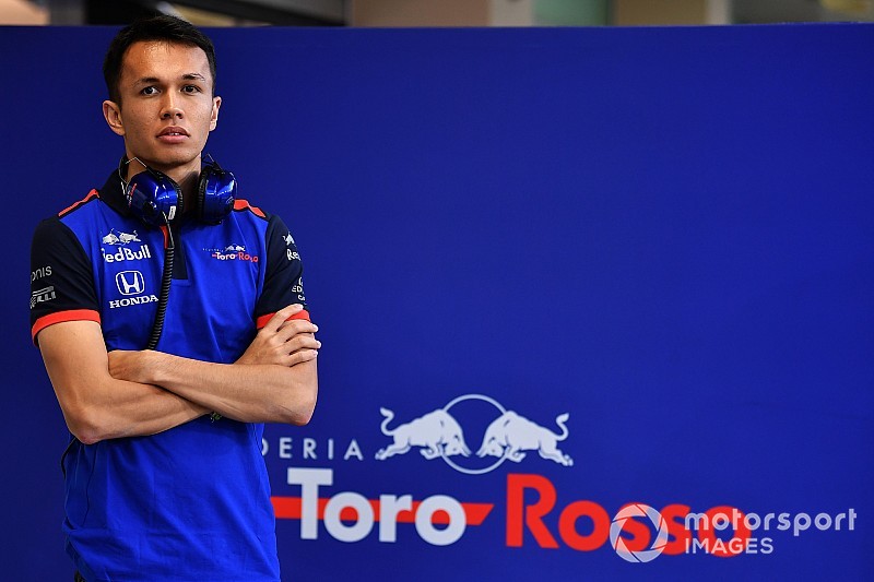 Albon ha scelto il numero 23: voleva almeno la metà del 46 di Valentino Rossi