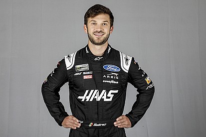 Aniversariante do dia, Suarez é anunciado como piloto da Stewart-Haas