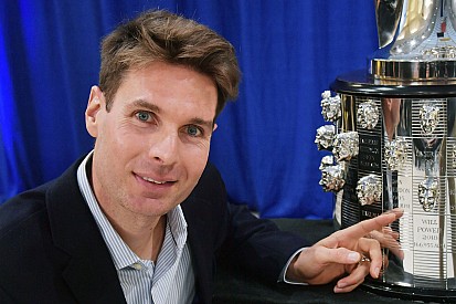 Indy 500 winner Power unveils image on Borg-Warner Trophy