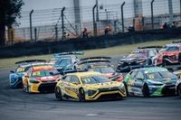 Stock Car retoma temporada 2025 com 31 SUVs em ação após treinos extras no Velocitta